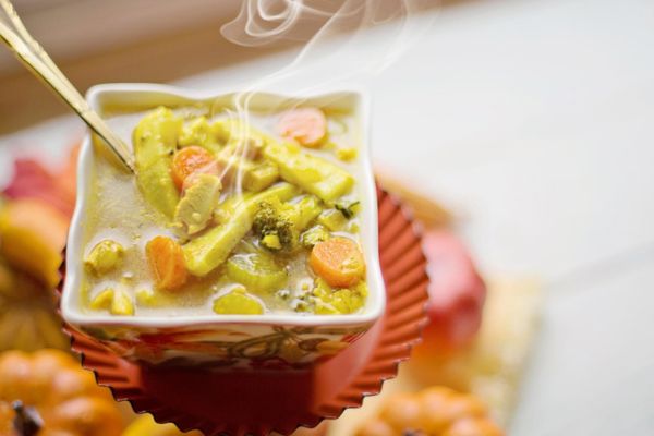 Velvety Simmered Tomato Soup – A Comforting Classic for All Seasons